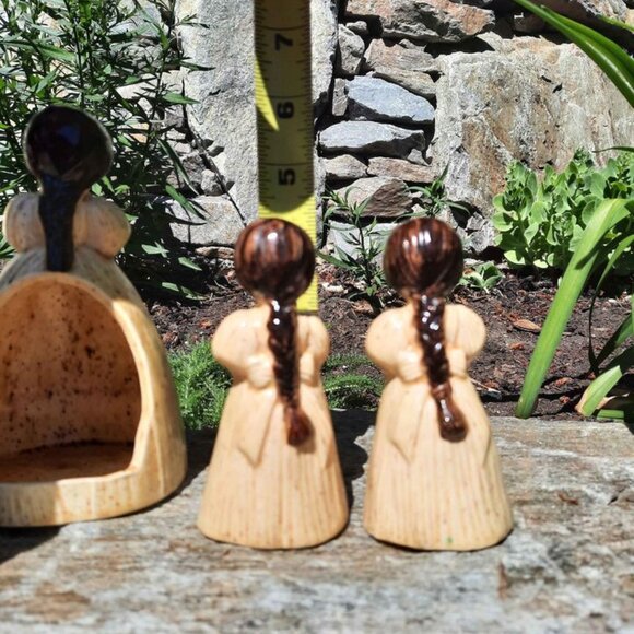 Vintage Cornhusk Ceramic S&P Shakers with Sponge Holder - Picture 5 of 6